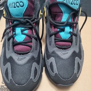 Womens 9.5 nike air max 200